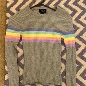 long-sleeved crop top by the brand ”hooked up”